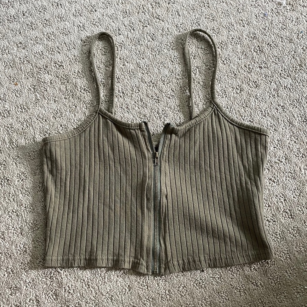 Assorted Crop Top Bundle - Picture 6 of 9